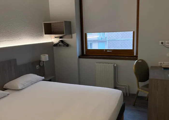Hotel Villenouvelle 2*